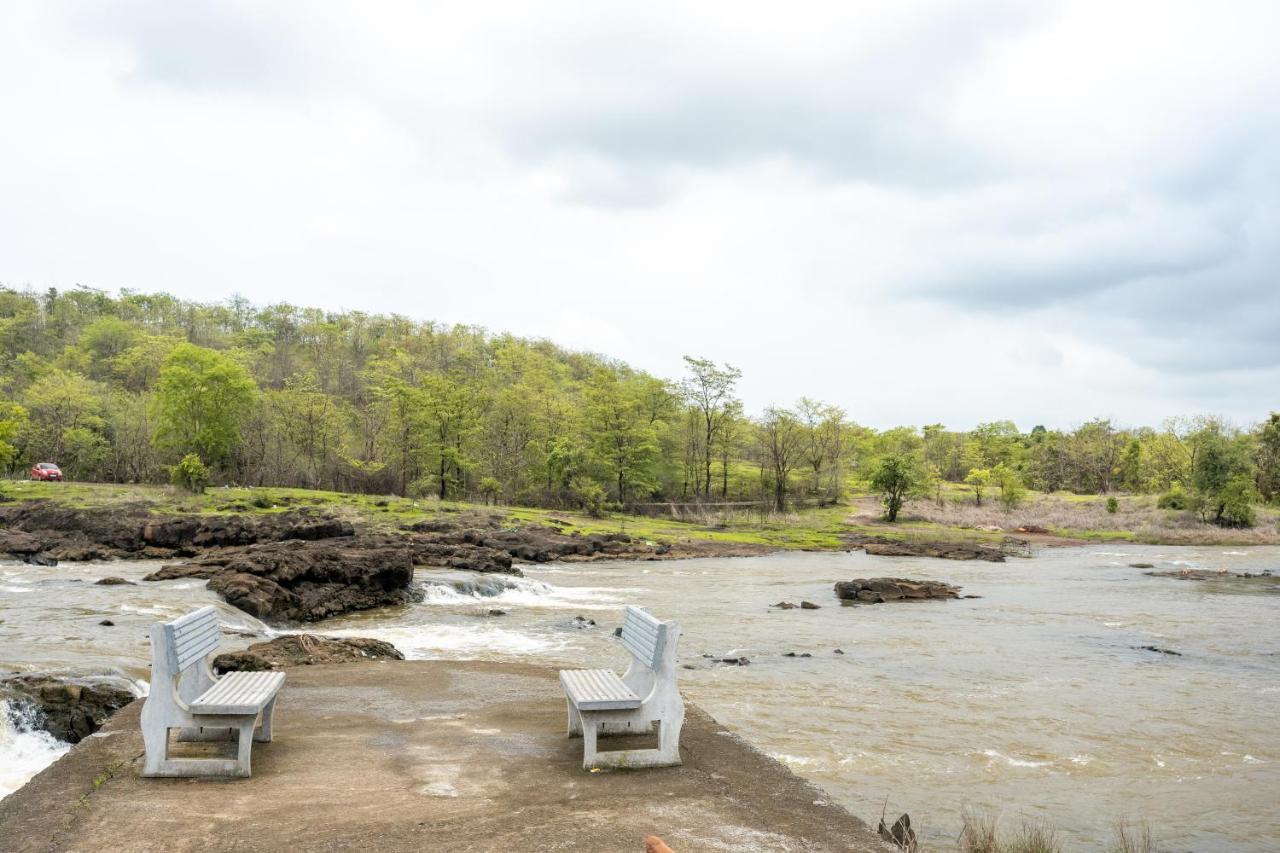 Saffronstays Siesta By The River Murbād Exteriör bild