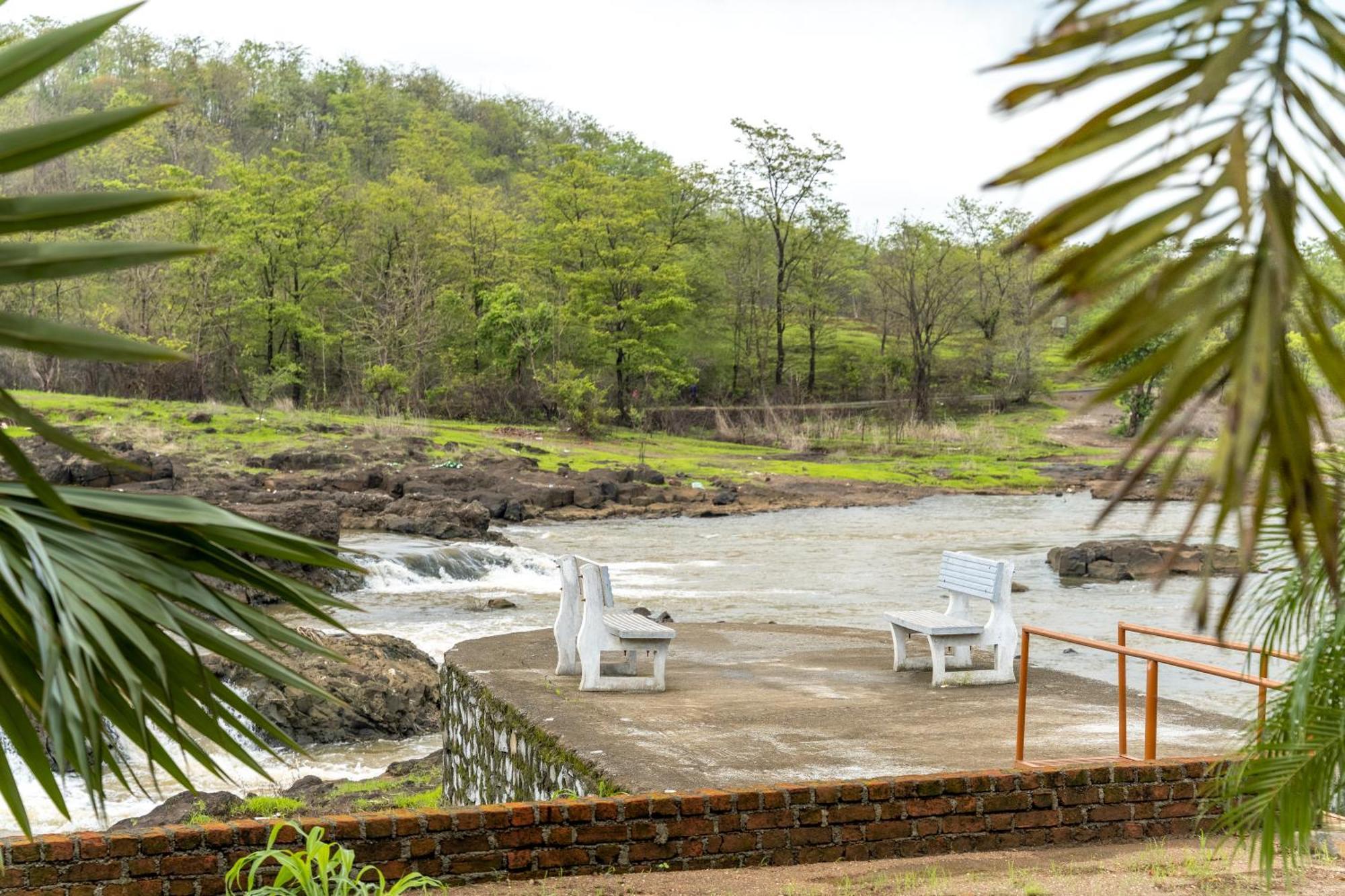 Saffronstays Siesta By The River Murbād Exteriör bild